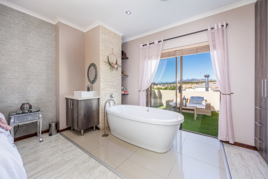 4 Bedroom Property for Sale in Rouxville Western Cape